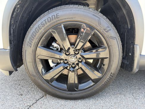Used 2025 Honda Pilot Black Edition image 6