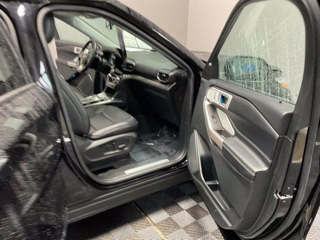 Used 2023 Ford Explorer Limited w/ Limited Technology Package AWD/4WD image 21