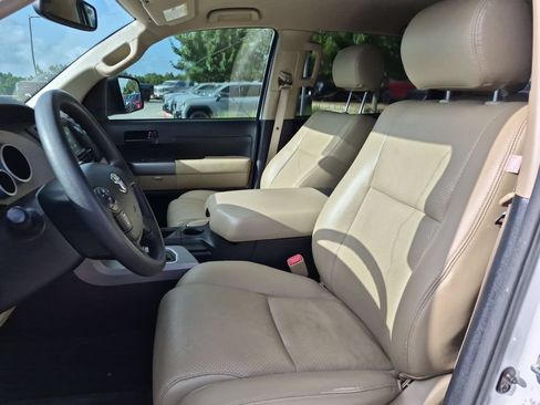 Used 2012 Toyota Tundra 4x4 CrewMax w/ SR5 Pkg image 22