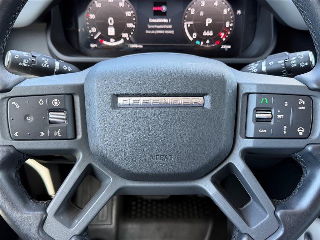 Used 2025 Land Rover Defender 110 X-Dynamic SE AWD/4WD image 17