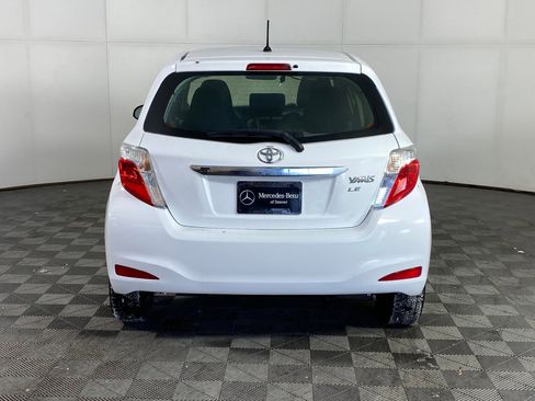 Used 2012 Toyota Yaris L image 10