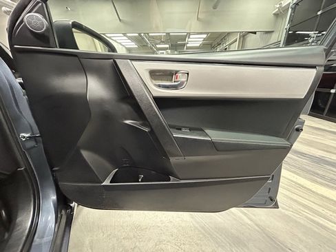 Used 2018 Toyota Corolla LE image 35