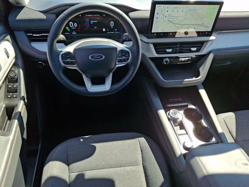 Certified 2025 Ford Explorer Active AWD/4WD image 12