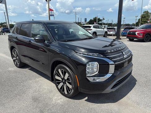 New 2025 Mitsubishi Outlander SE image 8