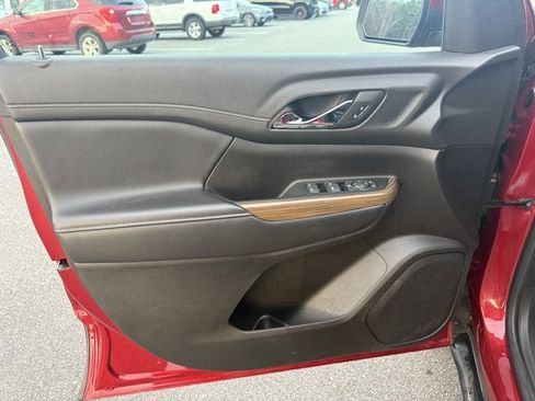 Used 2022 GMC Acadia SLE image 12