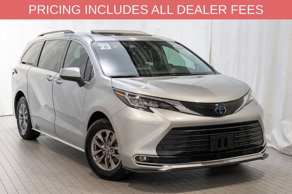 Certified 2023 Toyota Sienna XLE FWD image 1