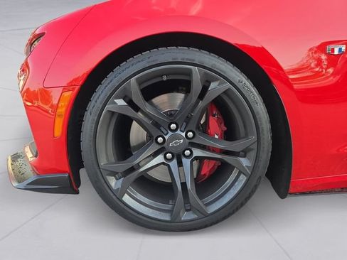Used 2021 Chevrolet Camaro SS RWD image 9