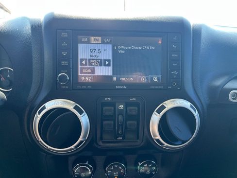 Used 2012 Jeep Wrangler Unlimited Sahara w/ Connectivity Group AWD/4WD image 13