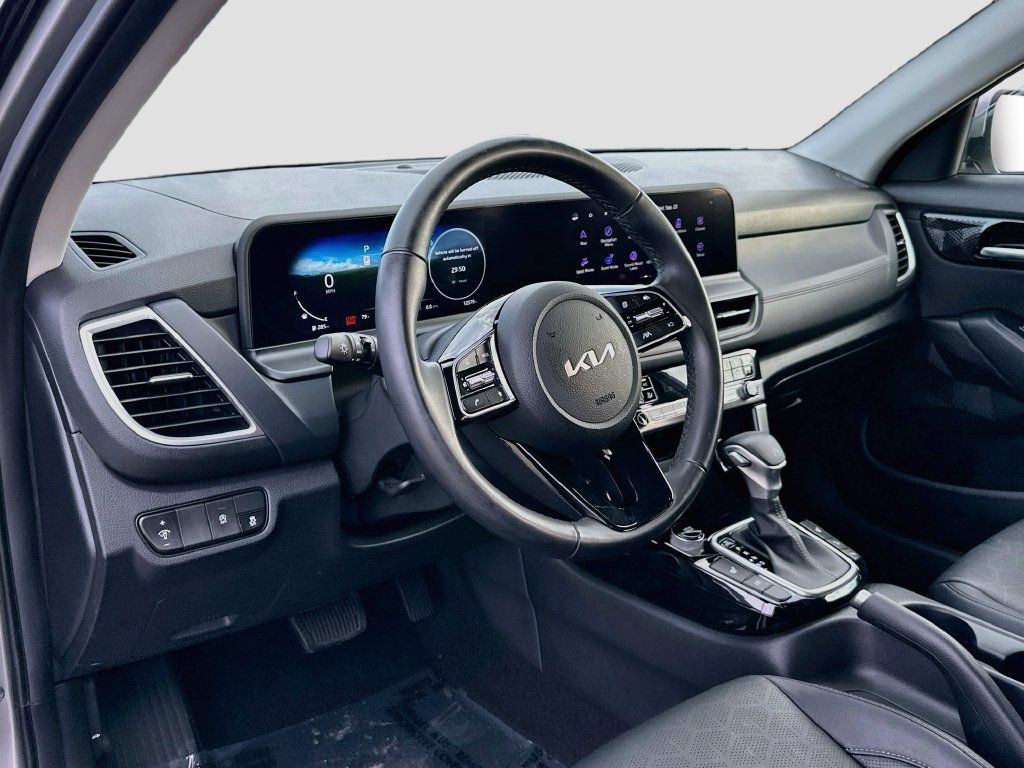 Used 2025 Kia Seltos EX w/ EX Sunroof Package FWD image 9