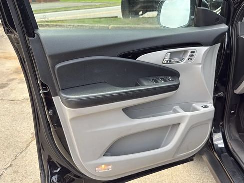 Used 2017 Honda Pilot Elite image 9