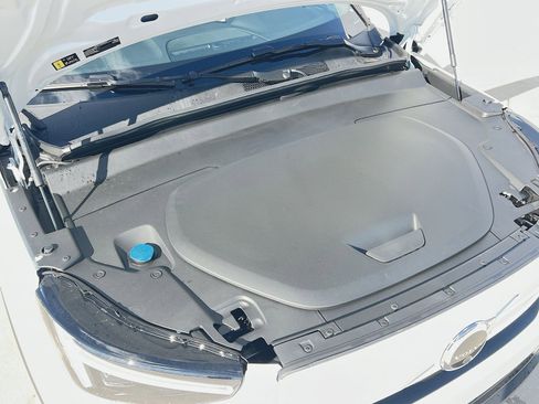 New 2026 Volvo EX40 Plus w/ Climate Package image 28