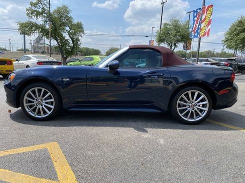 Used 2018 FIAT 124 Spider Lusso image 2