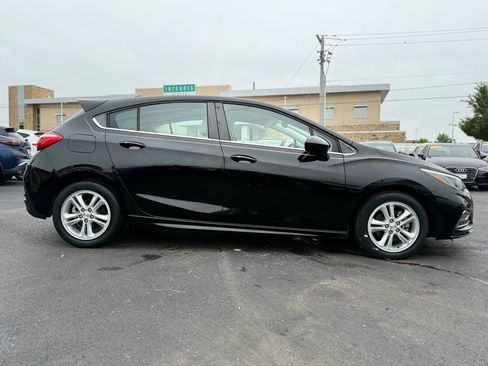 Used 2018 Chevrolet Cruze LT w/ Convenience Package FWD image 3