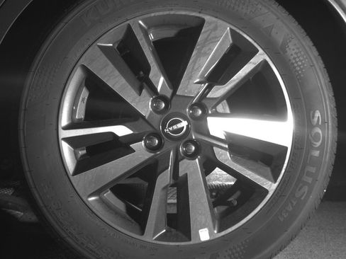 Used 2025 Nissan Versa SV image 14