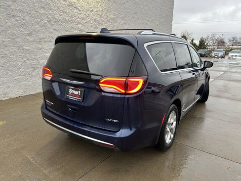 Used 2018 Chrysler Pacifica Limited image 6