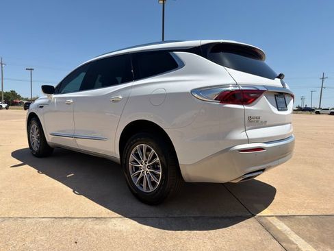 Used 2024 Buick Enclave Essence w/ Technology Package FWD image 11