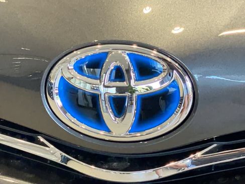 Used 2014 Toyota Prius V Five FWD image 10