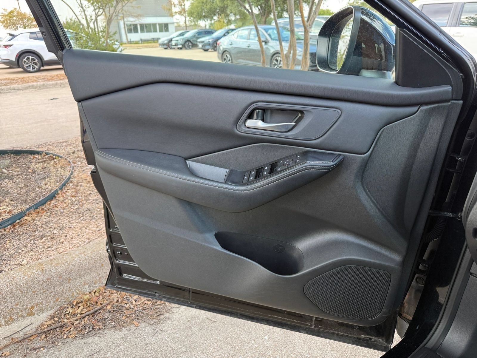 Used 2026 Nissan Rogue SV AWD/4WD image 19
