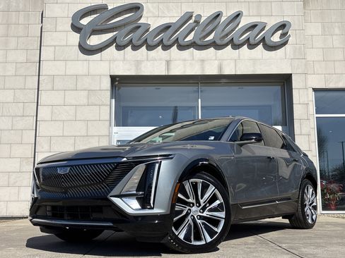 Used 2024 Cadillac Lyriq Luxury w/ LPO, Floor Liner Package image 11