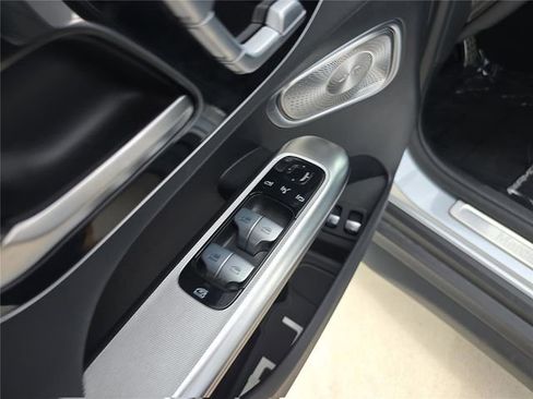 Used 2025 Mercedes-Benz GLC 350e 4MATIC image 23