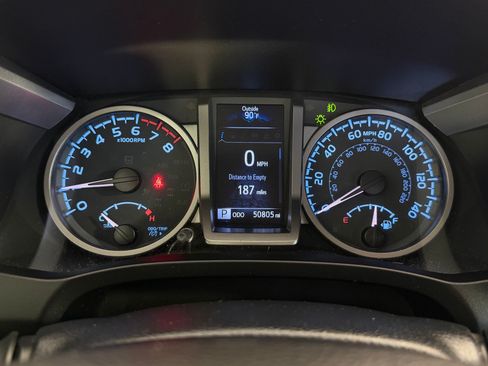 Used 2020 Toyota Tacoma SR5 AWD/4WD image 18