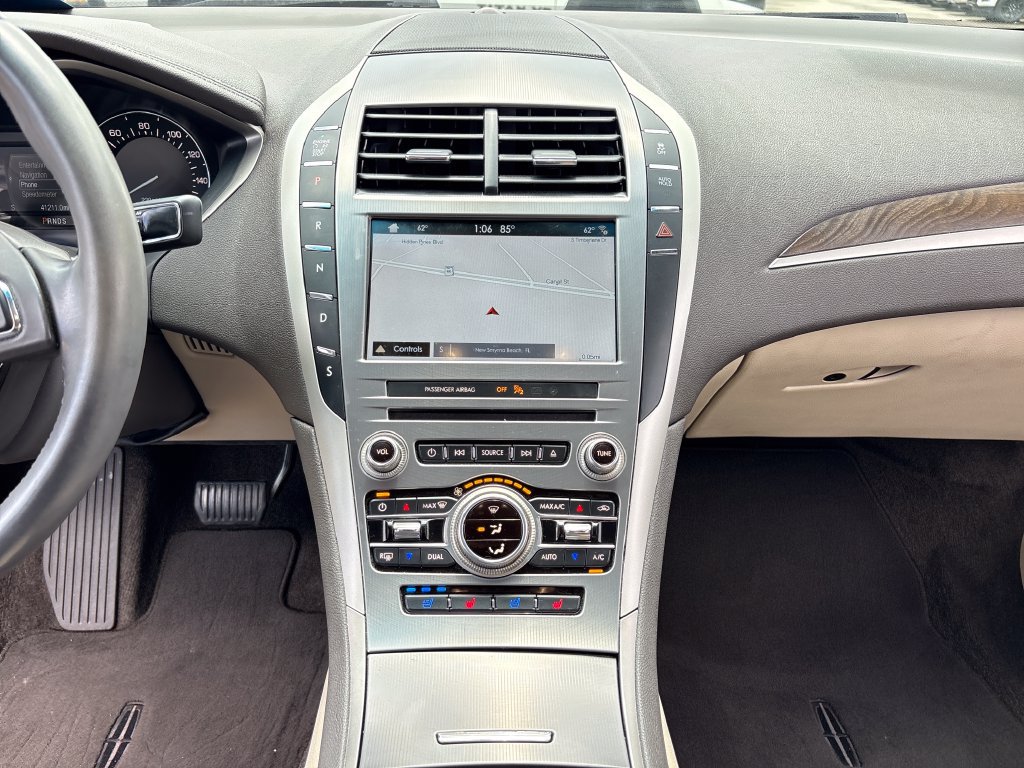 Used 2017 Lincoln MKZ Reserve FWD image 23