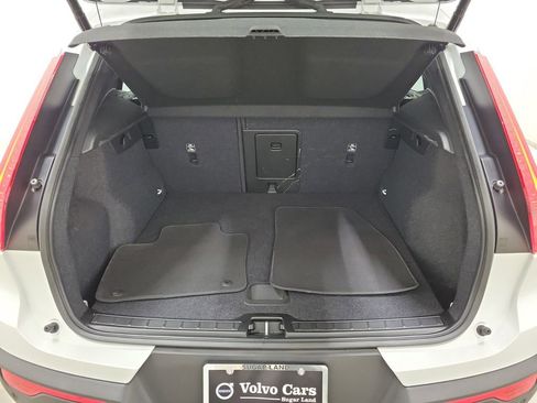 Certified 2024 Volvo XC40 B5 Core image 10