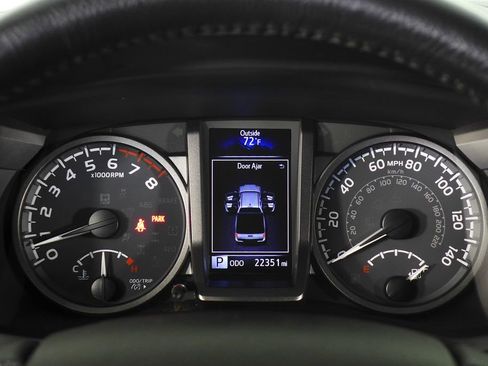 Used 2022 Toyota Tacoma TRD Off-Road image 27