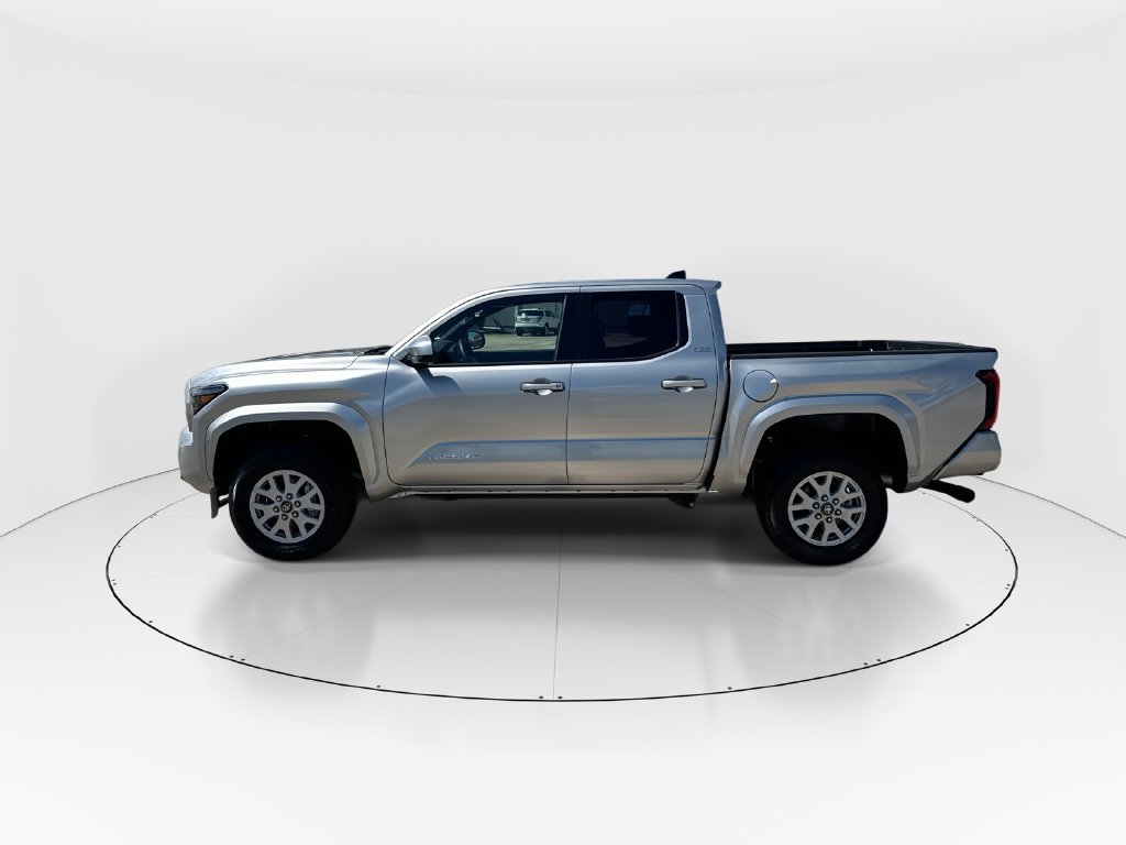 Used 2026 Toyota Tacoma SR5 AWD/4WD image 5