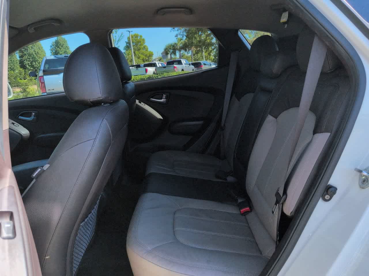 Used 2011 Hyundai Tucson Limited FWD image 13