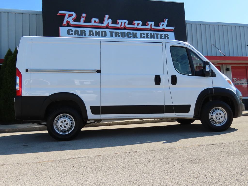 Used 2025 RAM ProMaster 2500 w/ Convenience Group FWD image 3