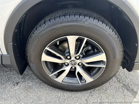 Used 2017 Toyota RAV4 XLE AWD/4WD image 12