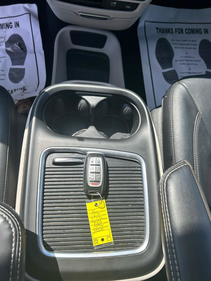 Used 2022 Chrysler Pacifica Touring-L FWD image 18