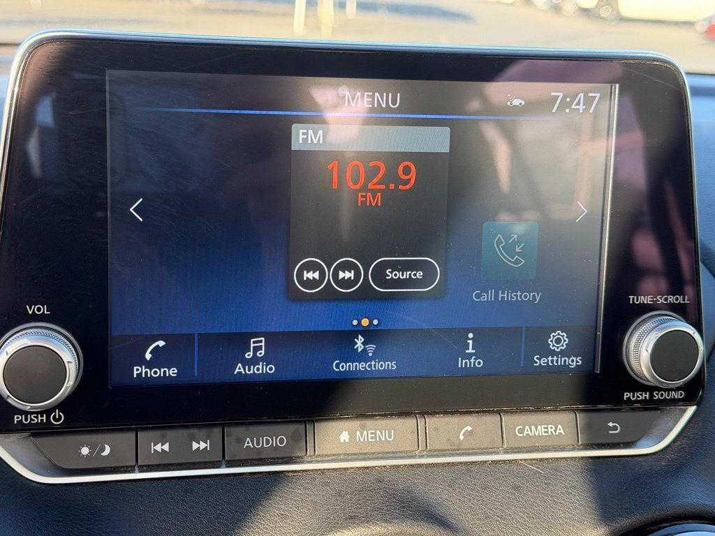 Used 2025 Nissan Sentra SV FWD image 15