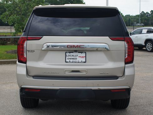 Used 2021 GMC Yukon SLT w/ SLT Premium Package AWD/4WD image 3