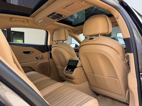 Used 2021 Bentley Flying Spur W12 AWD/4WD image 40