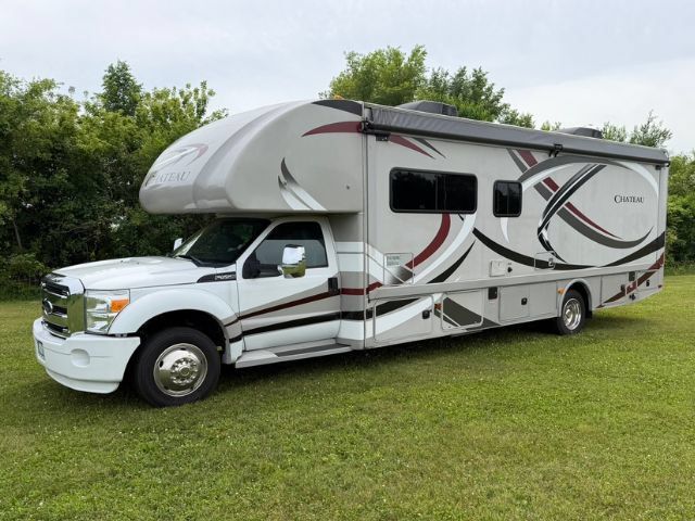 Used 2013 Ford F550 Luxury w/ Payload Upgrade Pkg RWD image 1