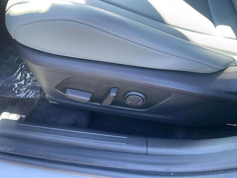 Used 2025 Hyundai Elantra Limited image 23