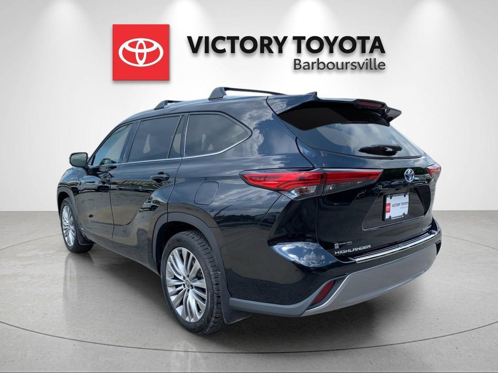 Used 2022 Toyota Highlander Platinum AWD/4WD image 3
