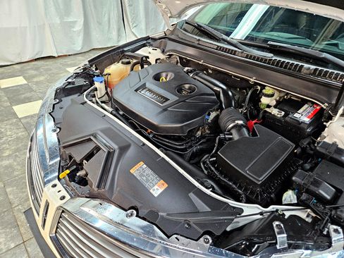 Used 2016 Lincoln MKZ image 8