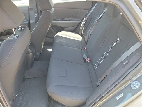 New 2025 Hyundai Elantra SEL image 17