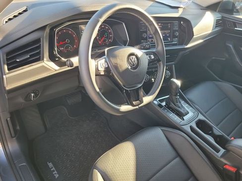 Used 2021 Volkswagen Jetta SE w/ SE Cold Weather Package image 9