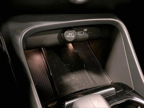 Certified 2023 Volvo XC40 B5 Plus w/ Climate Package AWD/4WD image 16