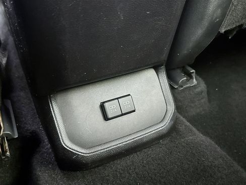 Used 2020 Toyota Highlander LE AWD/4WD image 28