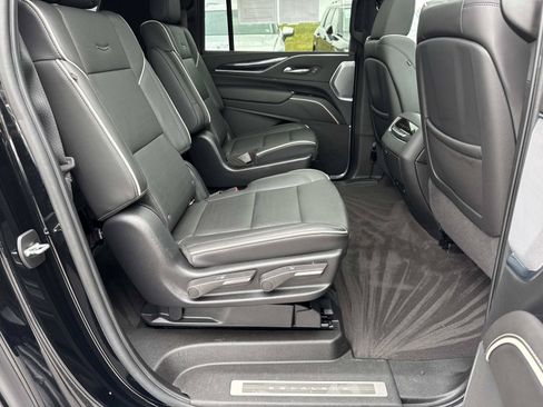 Used 2022 Cadillac Escalade ESV Sport w/ Touring Package AWD/4WD image 21