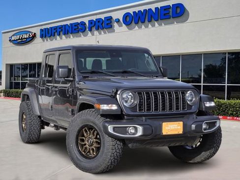 Used 2024 Jeep Gladiator Sport image 1