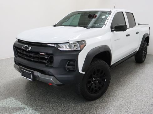 Used 2023 Chevrolet Colorado Trail Boss w/ Technology Package AWD/4WD image 2