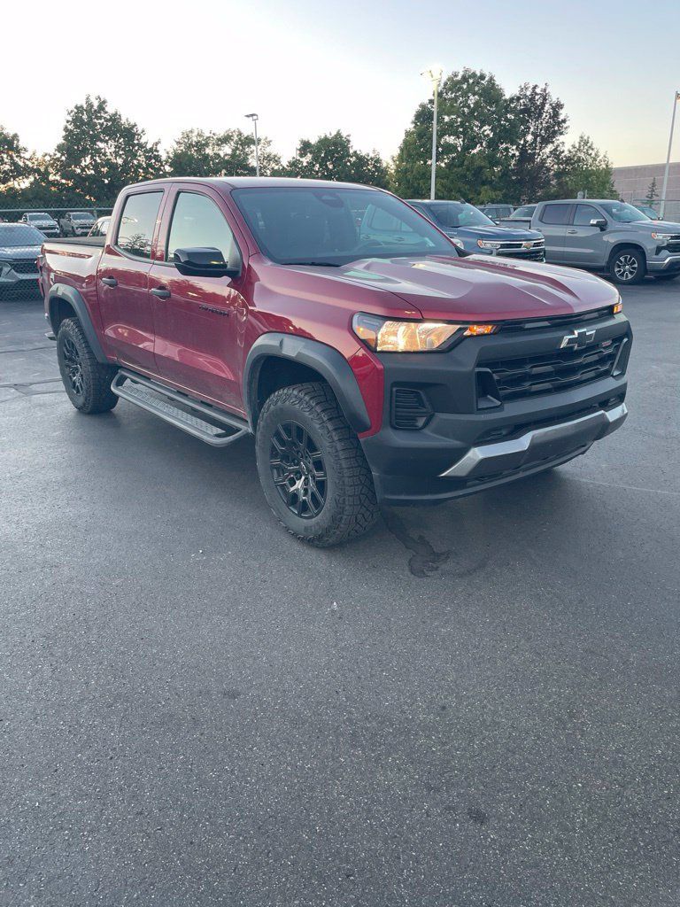 Used 2024 Chevrolet Colorado Trail Boss w/ Advanced Trailering Package AWD/4WD image 4
