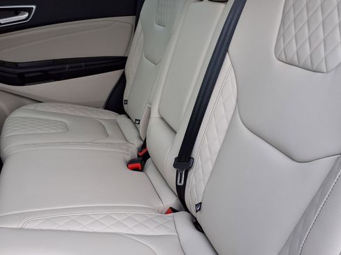 Used 2023 Ford Edge Titanium image 7