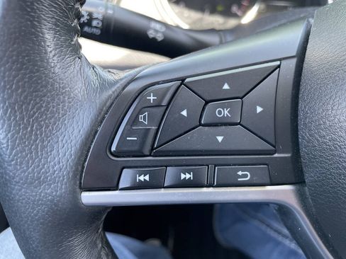 Used 2017 Nissan Rogue SV AWD/4WD image 21